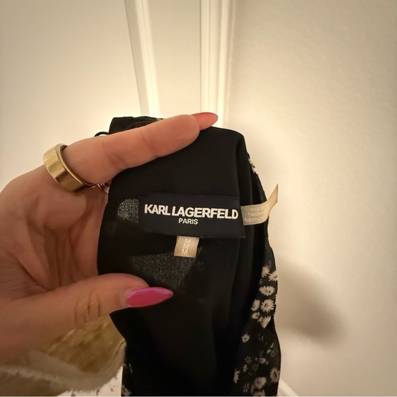 KARL LAGERFELD KEYHOLE BLOUSE SIZE MEDIUM - Picture 4 of 4